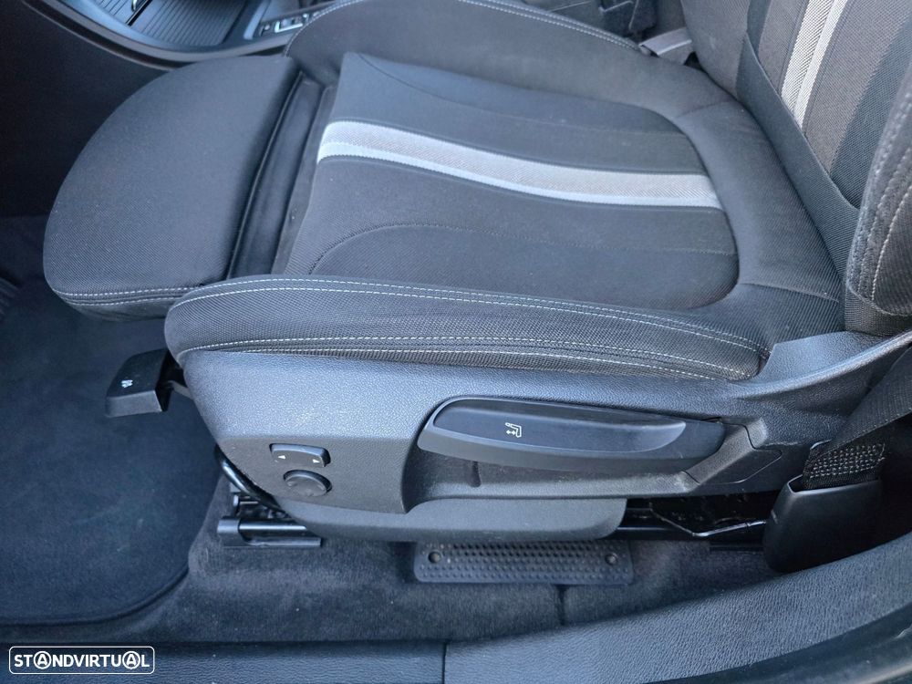 BMW X1 16 d sDrive Auto Line Sport - 27