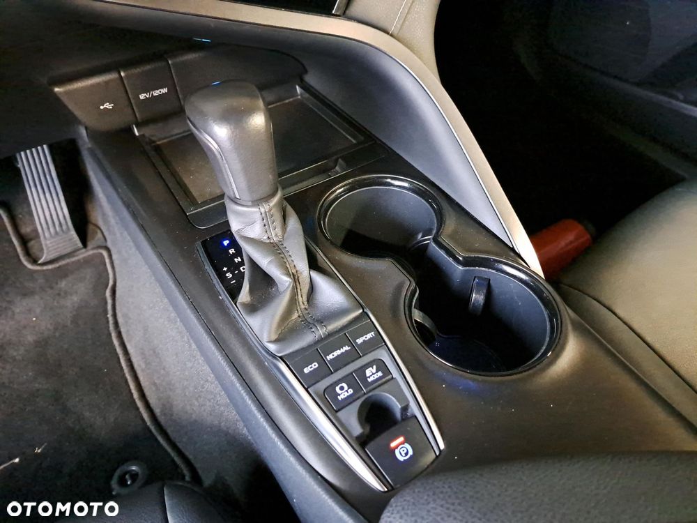 Toyota Camry 2.5 Hybrid Prestige CVT - 28