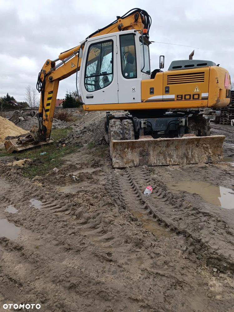 Liebherr A 900 C - 1