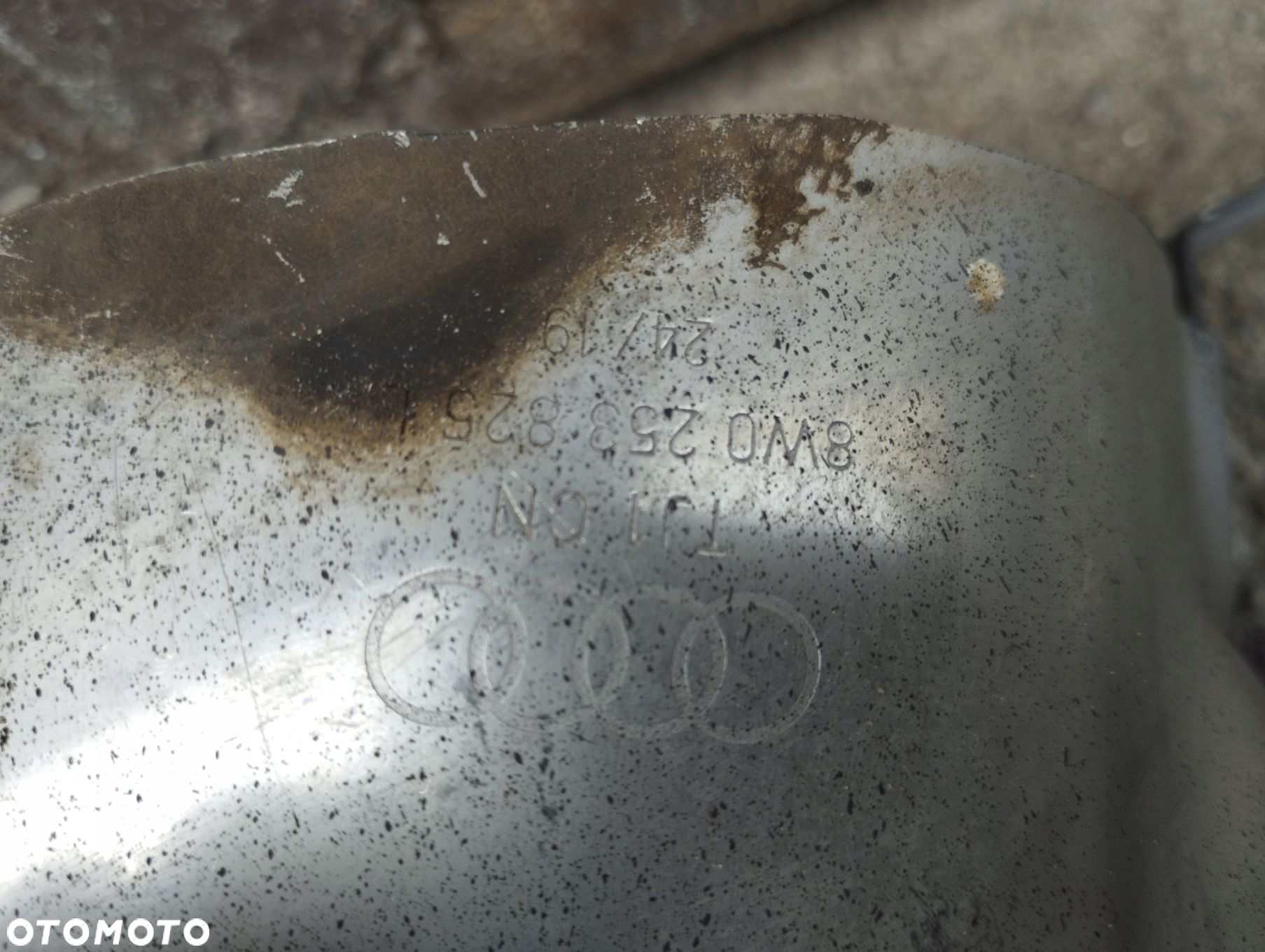 Końcówka wydechu lewa Audi A4 B9 8W 8W0253825L - 3