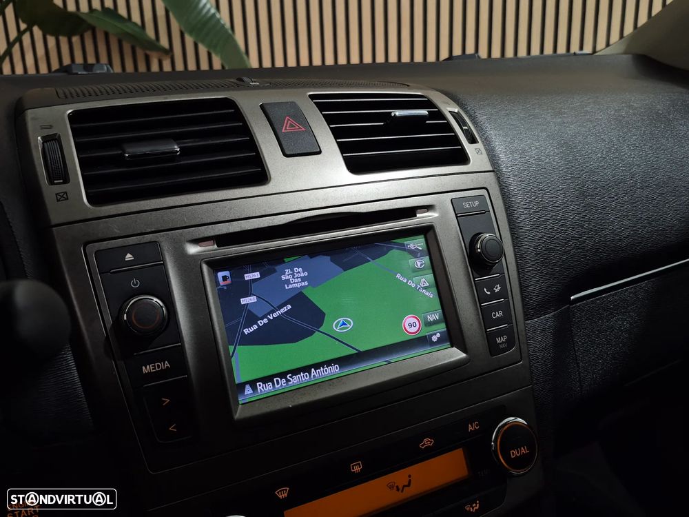 Toyota Avensis SW 2.0 D-4D Exclusive - 12