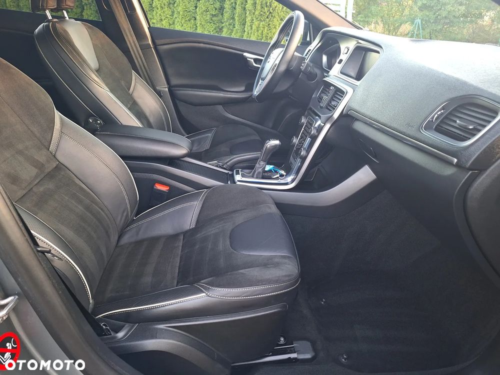 Volvo V40 D4 Momentum - 22