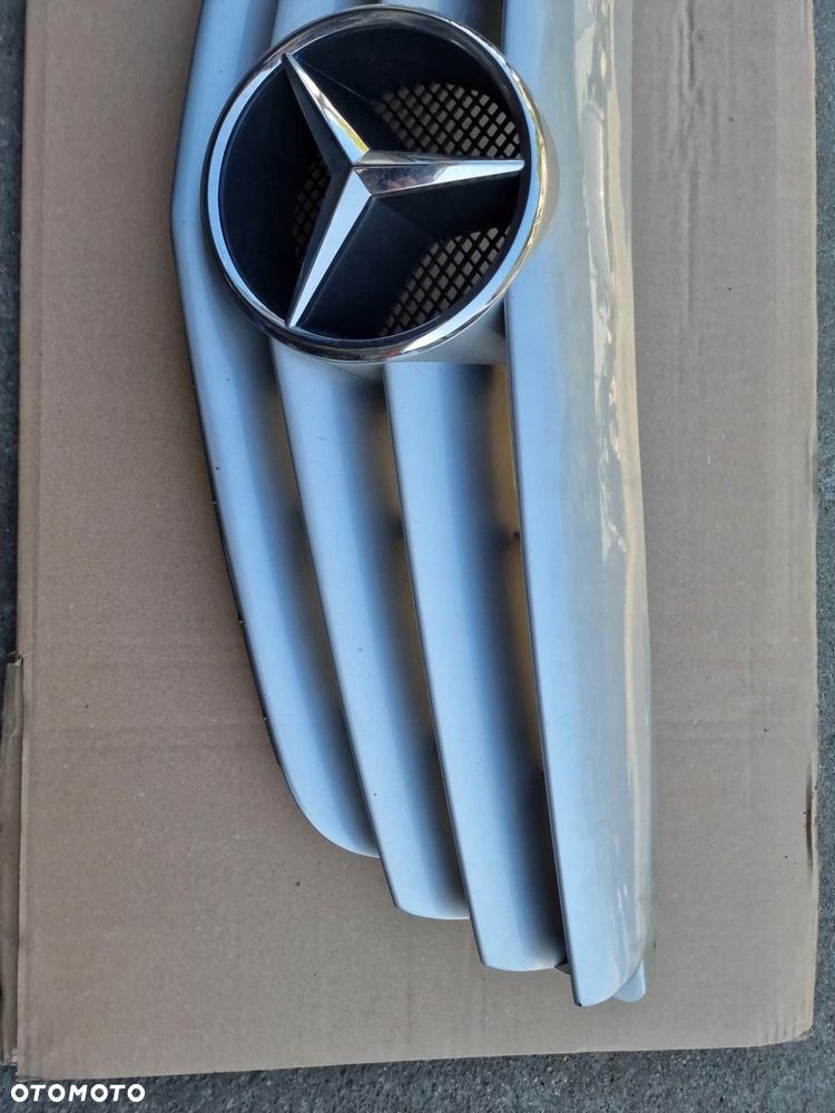 GRILL MERCEDES B KLASA W 245 KOL 761 A1698800183 - 3