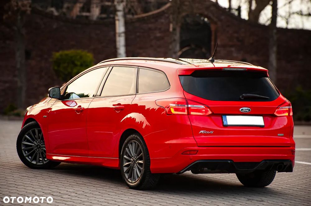 Ford Focus SW 1.5 EcoBoost S&S ST-LINE - 13