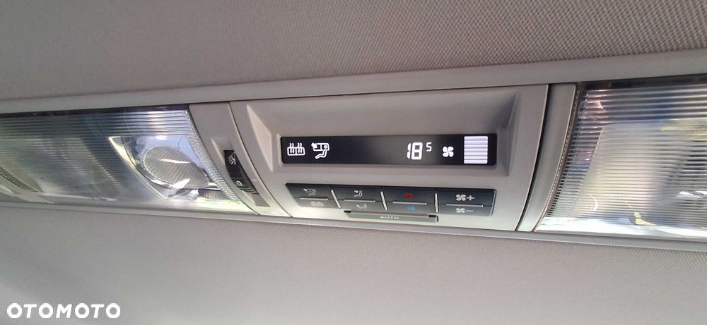 Volkswagen Caravelle - 5