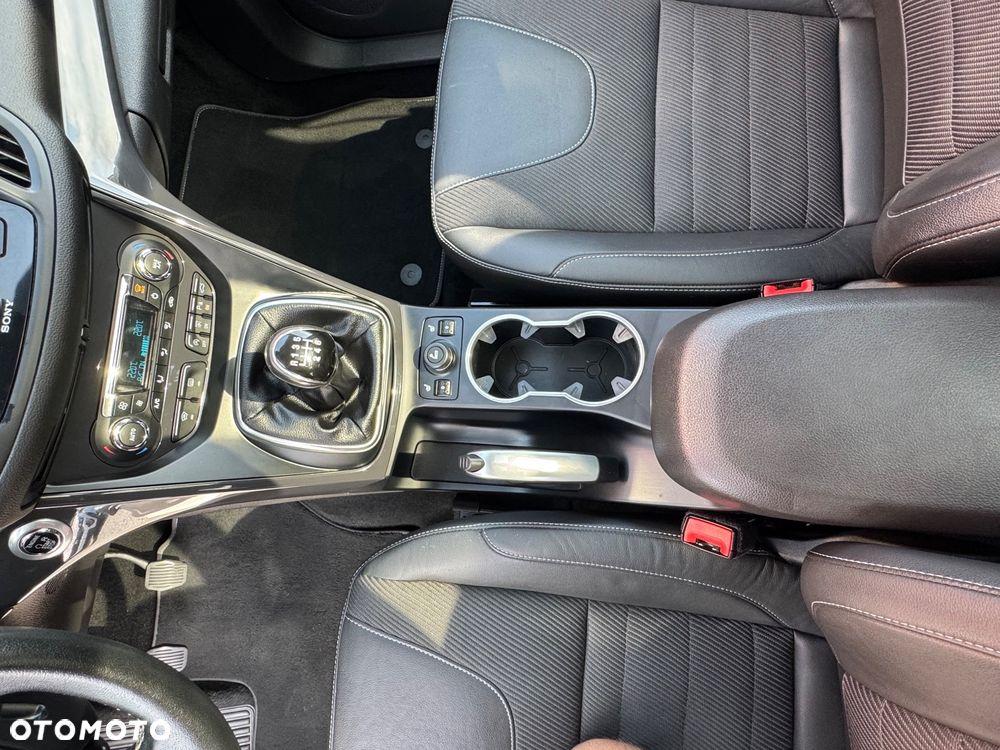Ford Kuga 2.0 TDCi AWD ST-Line - 22