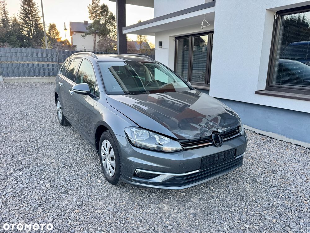 Volkswagen Golf - 1