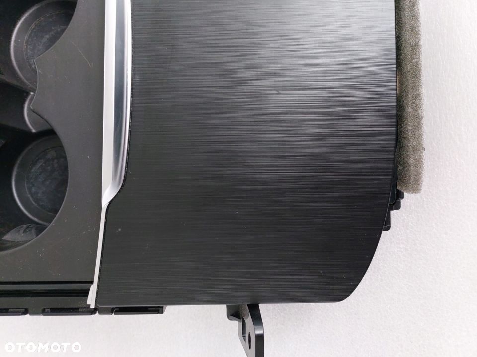 SCHOWEK UCHWYT NA KUBKI ALFA ROMEO GIULIA - 3