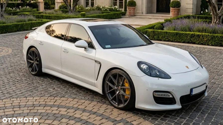 Porsche Panamera - 40