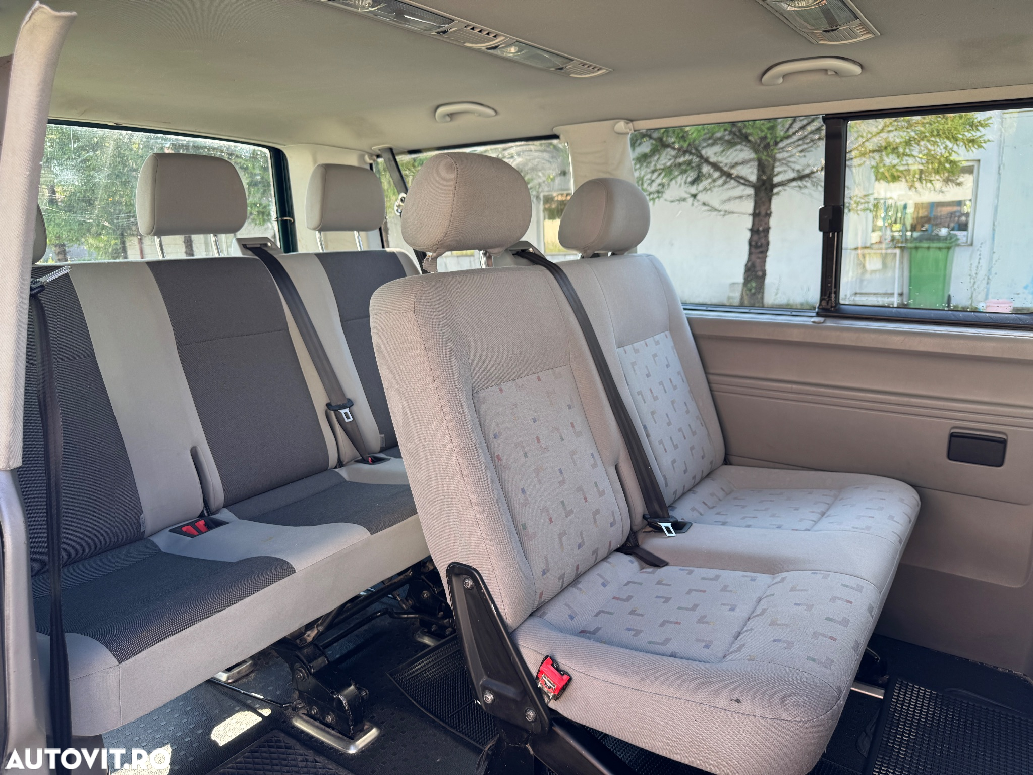 Volkswagen Caravelle - 11