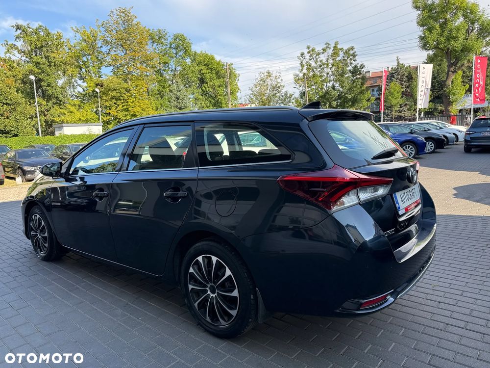 Toyota Auris 1.6 Premium - 28