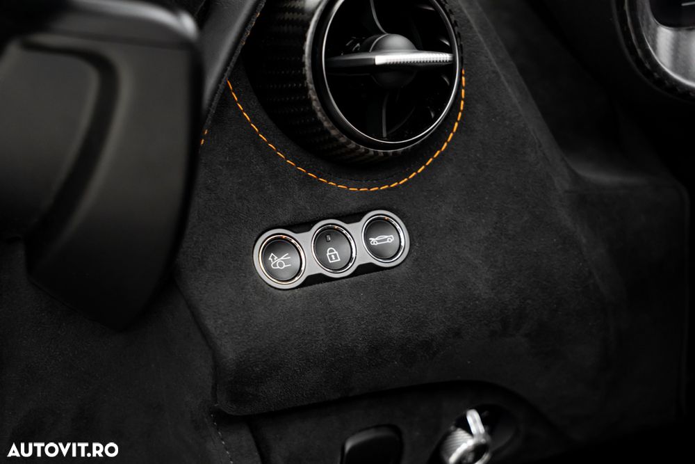 McLaren 750S Spider - 36