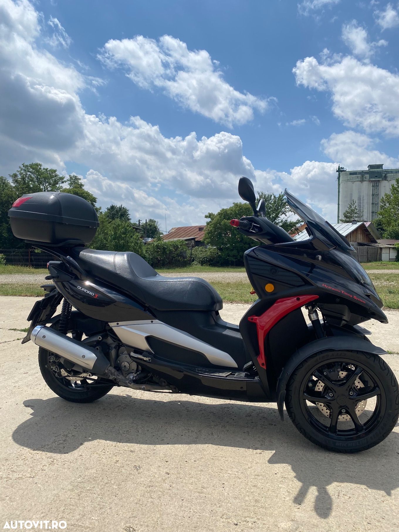 Piaggio MP3 350 Sport - 1