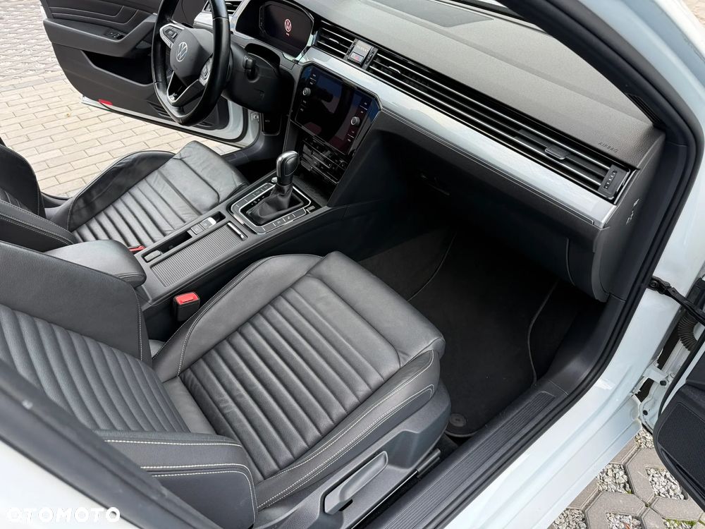 Volkswagen Passat 2.0 TDI SCR DSG Business - 14