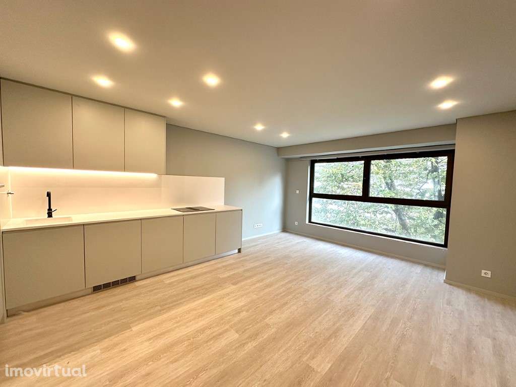 Apartamento T1 com garagem e arrecadação em palacete renovado em Li... - Grande imagem: 3/15