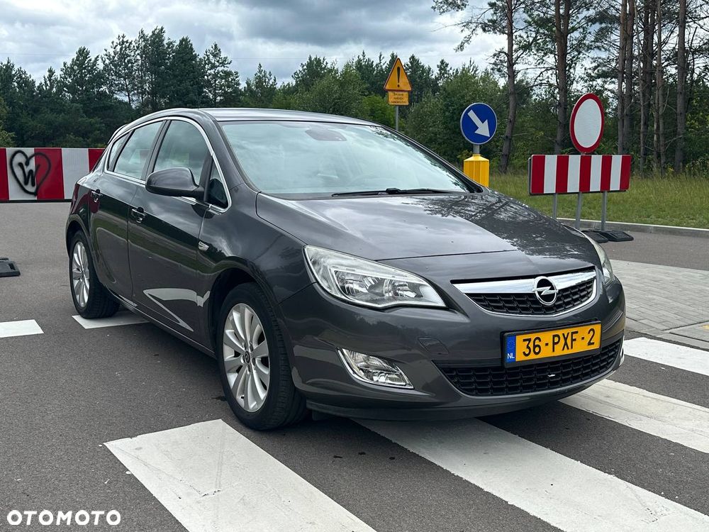 Opel Astra 1.4 Turbo Cosmo - 2