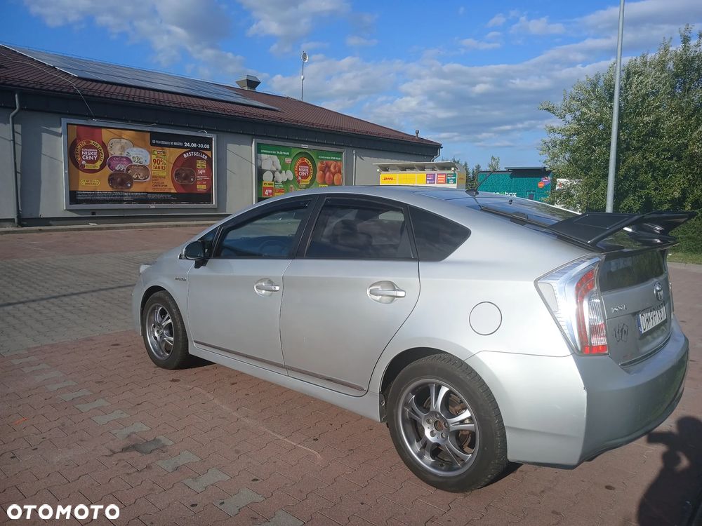 Toyota Prius (Hybrid) Executive - 6