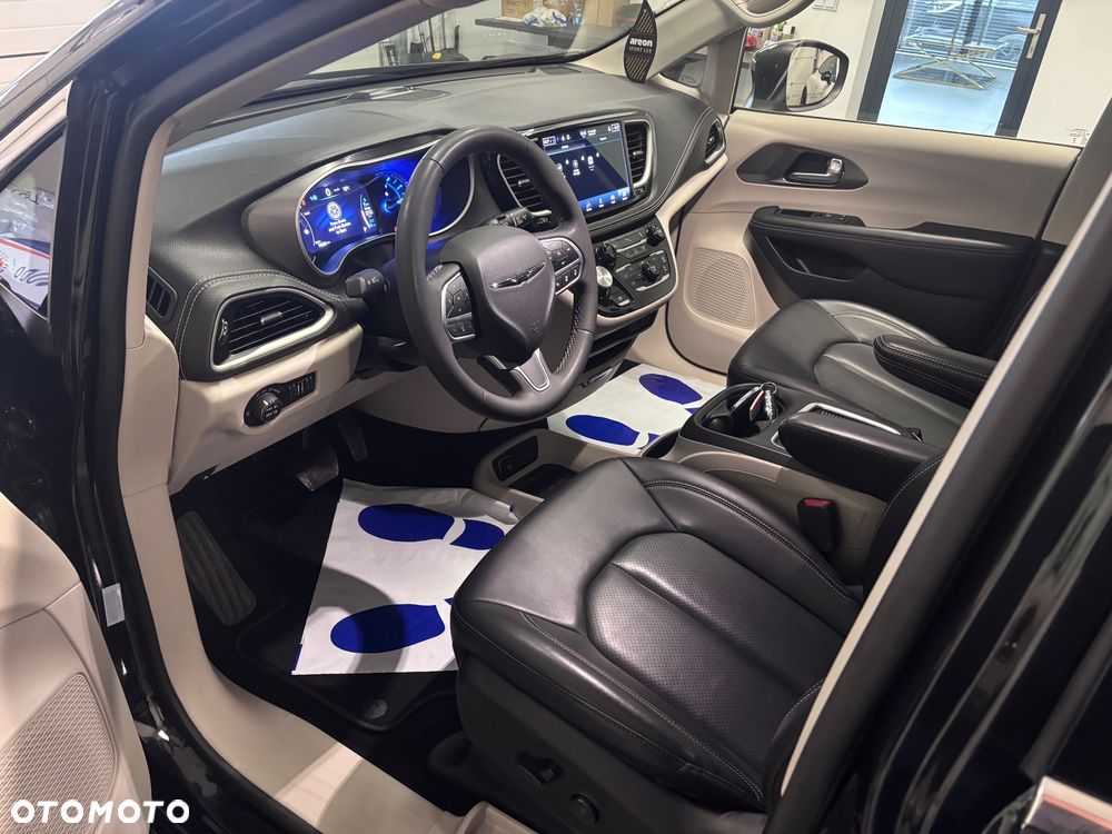 Chrysler Pacifica - 10