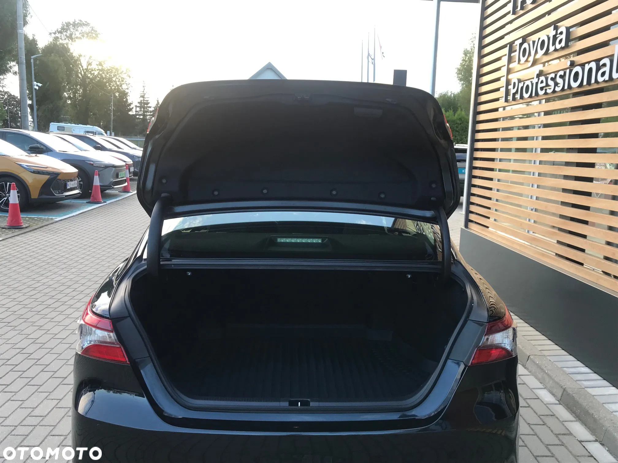 Toyota Camry 2.5 Hybrid Comfort CVT - 8