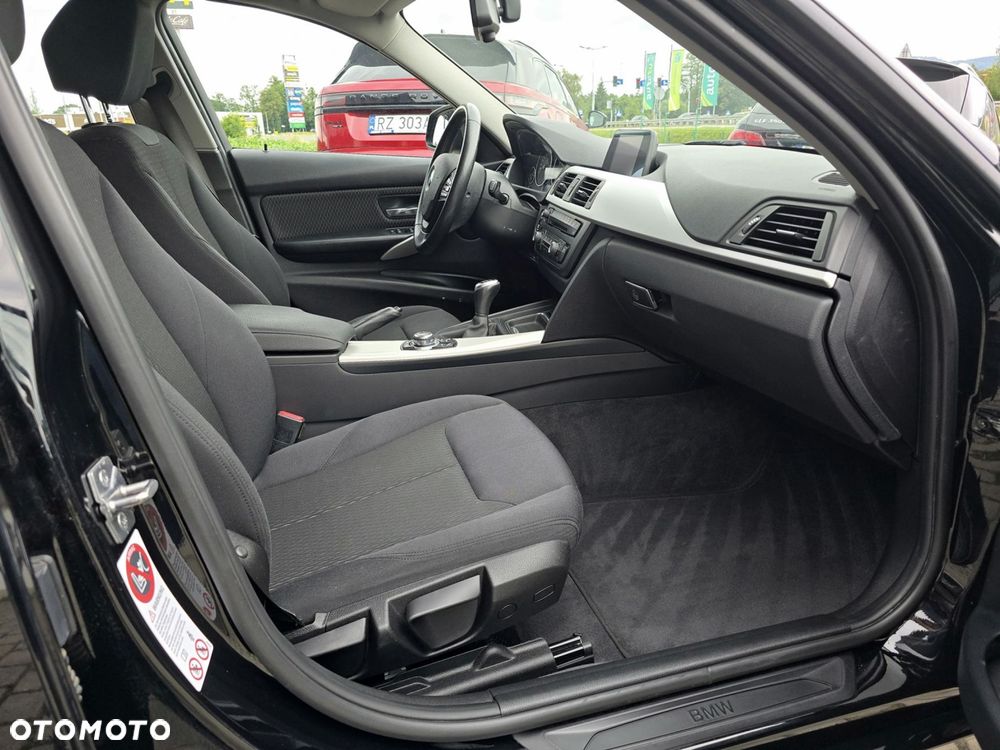BMW Seria 3 318d - 11