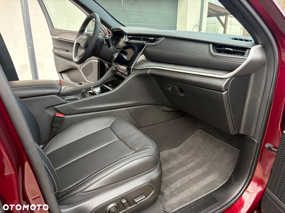 Jeep Grand Cherokee - 21