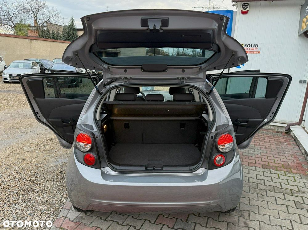 Chevrolet Aveo 1.2 LT - 10