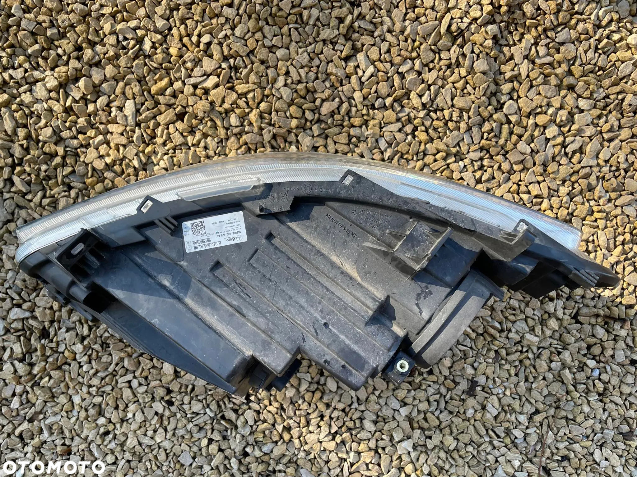 Lampa przednia prawa Mercedes - Benz Sprinter z 2018r III gen - 2