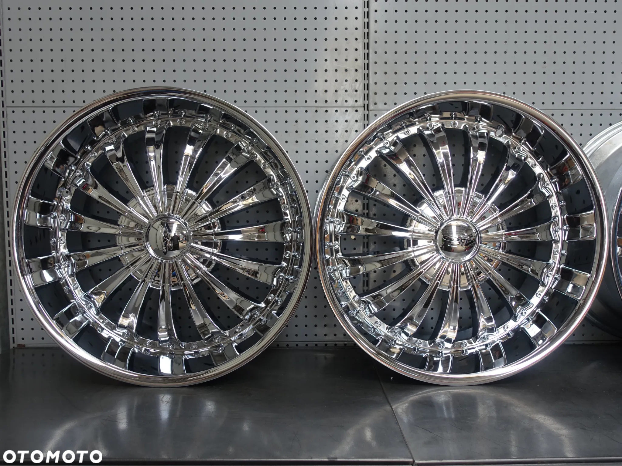 Felgi Chrom Chrysler 300C 22" 9,5J ET15 5x114,3 5x120 - 4