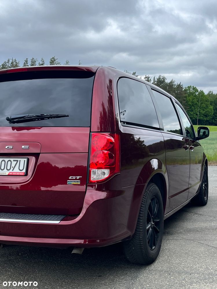 Dodge Grand Caravan 3.6 R/T - 12
