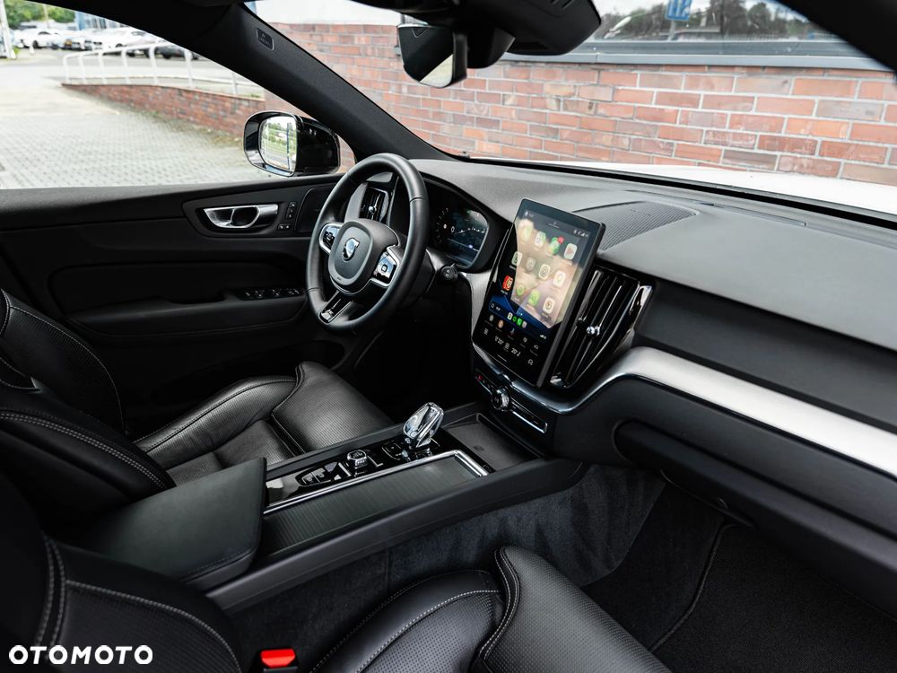 Volvo XC 60 B5 B AWD Plus Dark - 25