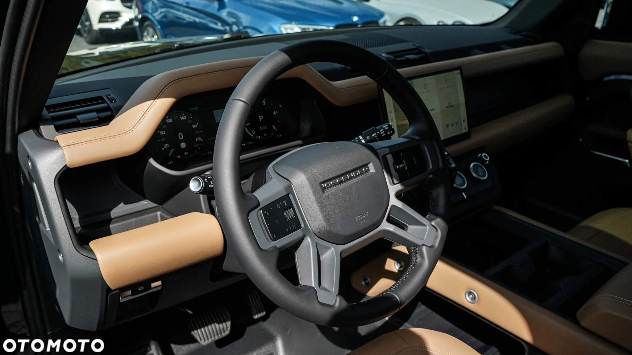 Land Rover Defender - 12