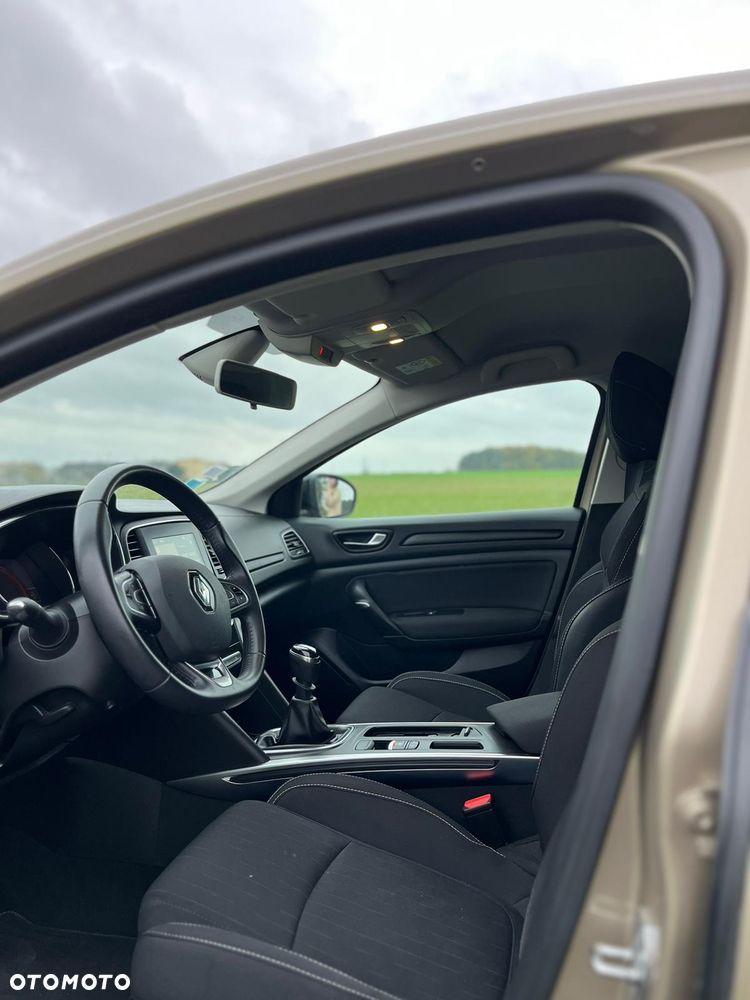 Renault Megane TCe 140 GPF LIMITED - 9