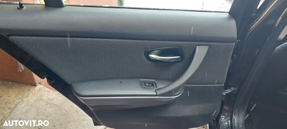 BMW Seria 3 320i - 11