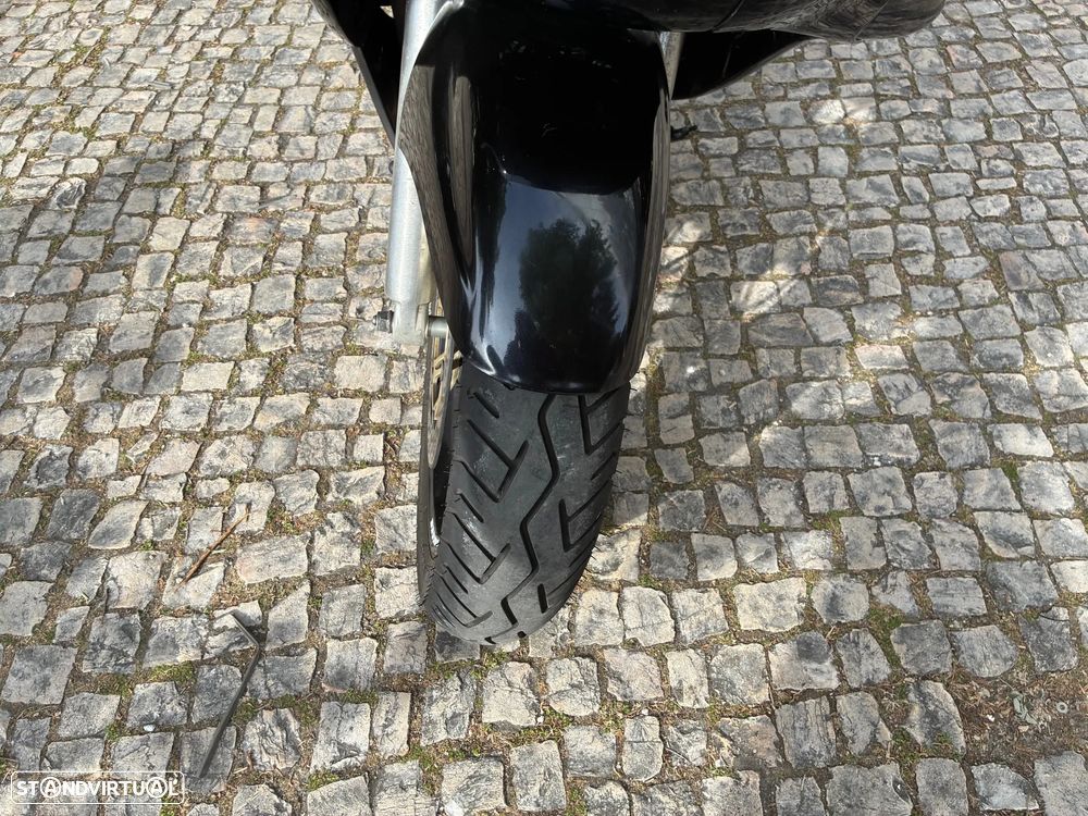 Suzuki GSX 750 F - 8