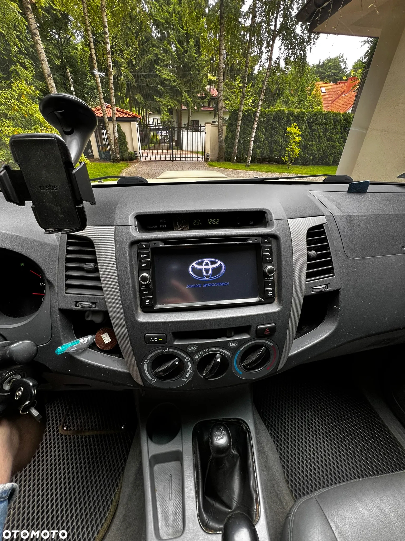 Toyota Hilux - 31