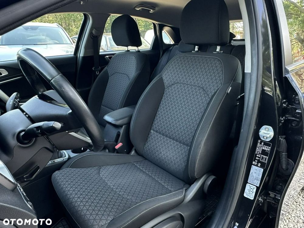 Kia Ceed - 12