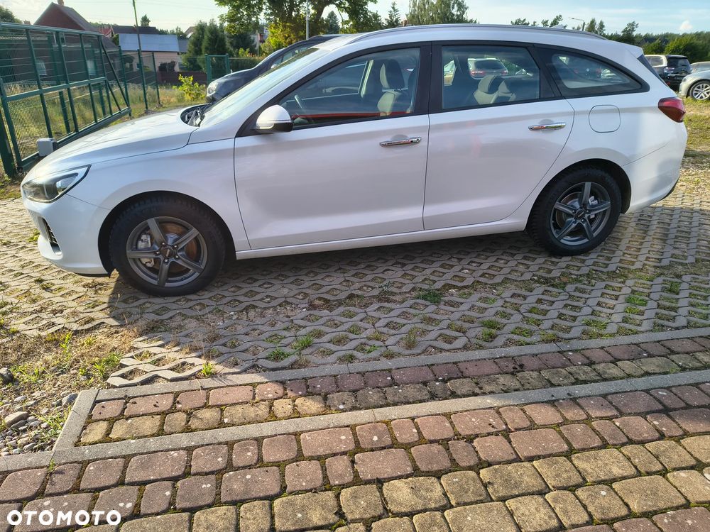 Hyundai i30 blue Kombi 1.6 CRDi Premium - 30