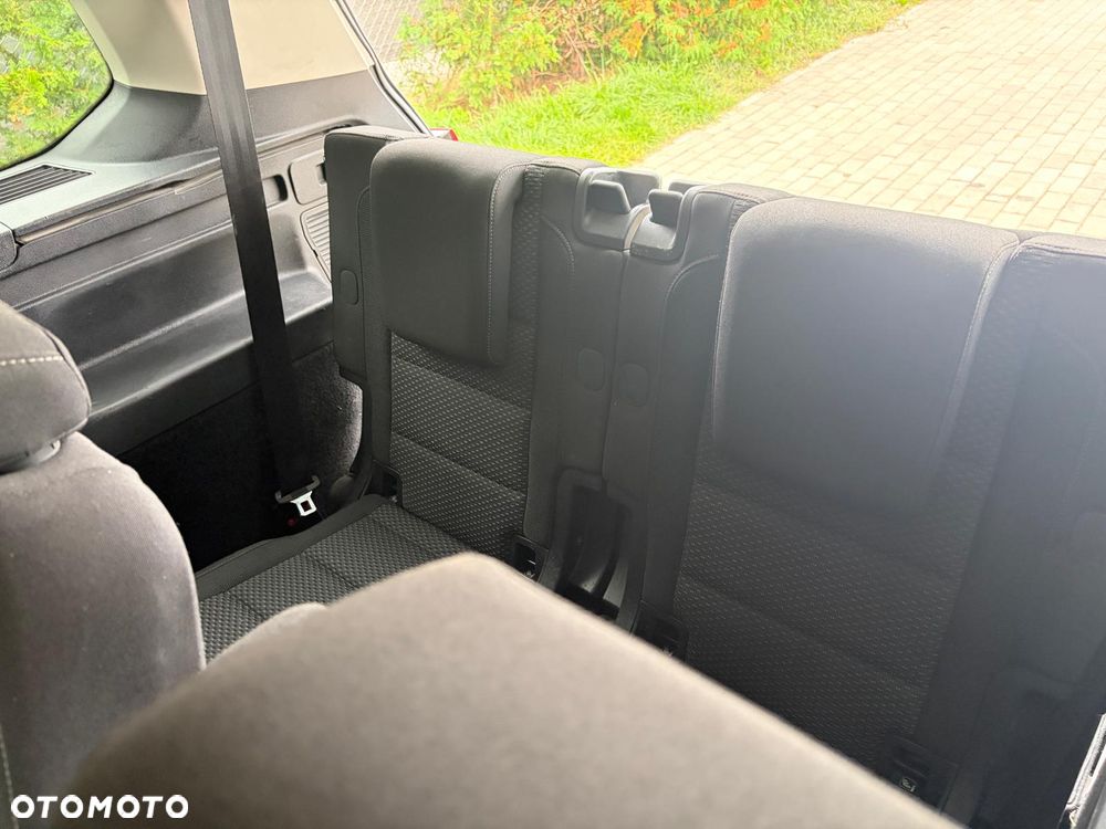 Volkswagen Touran - 16