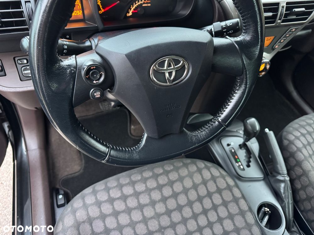 Toyota iQ 1.0 Multidrive + - 24