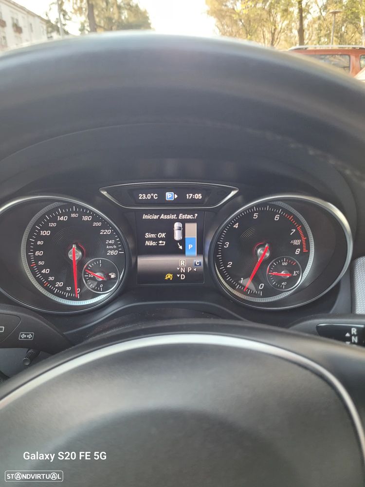 Mercedes-Benz GLA 180 7G-DCT - 14