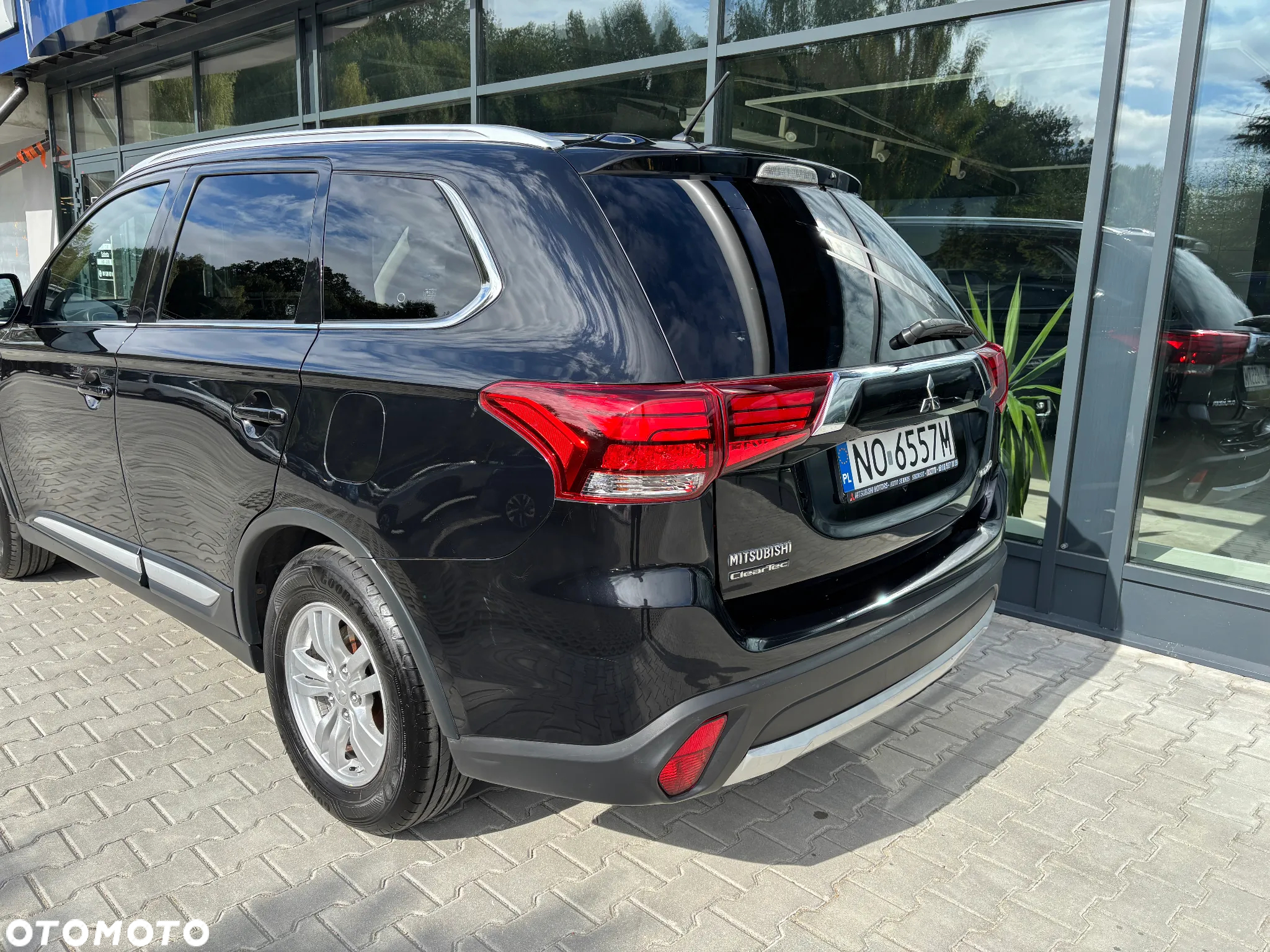 Mitsubishi Outlander 2.2 DID Intense + 4WD - 6