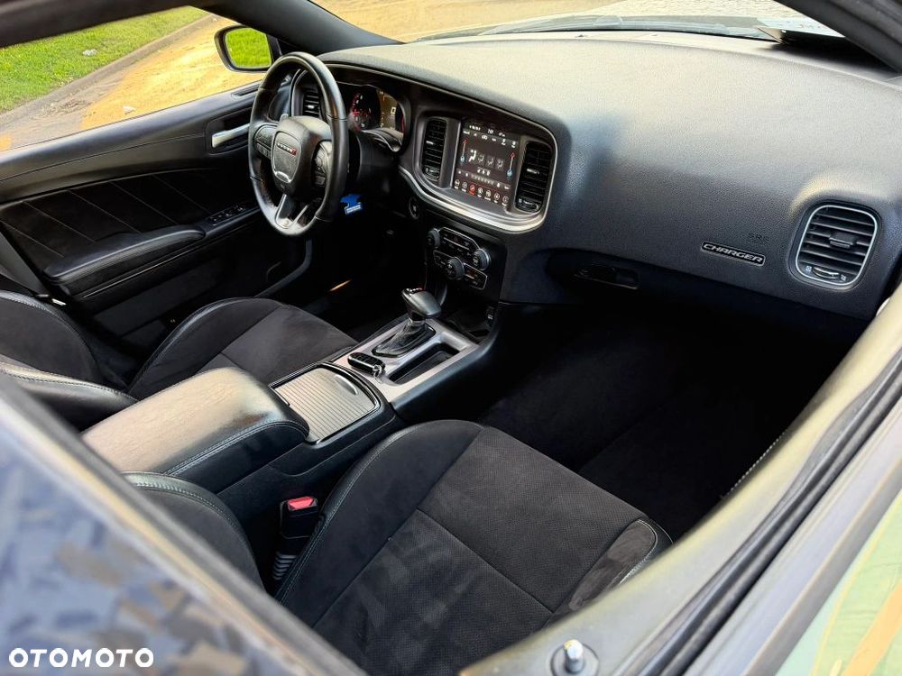 Dodge Charger 5.7 R/T - 18