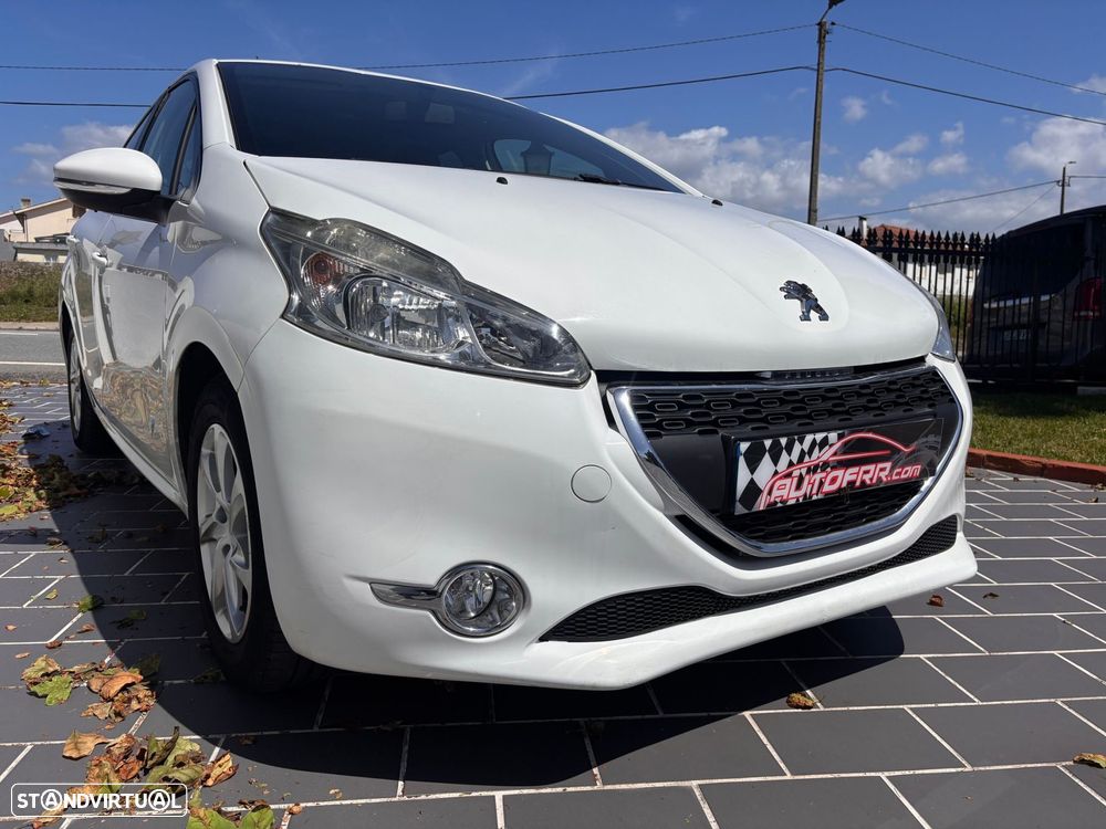 Peugeot 208 1.4 HDi Allure - 2