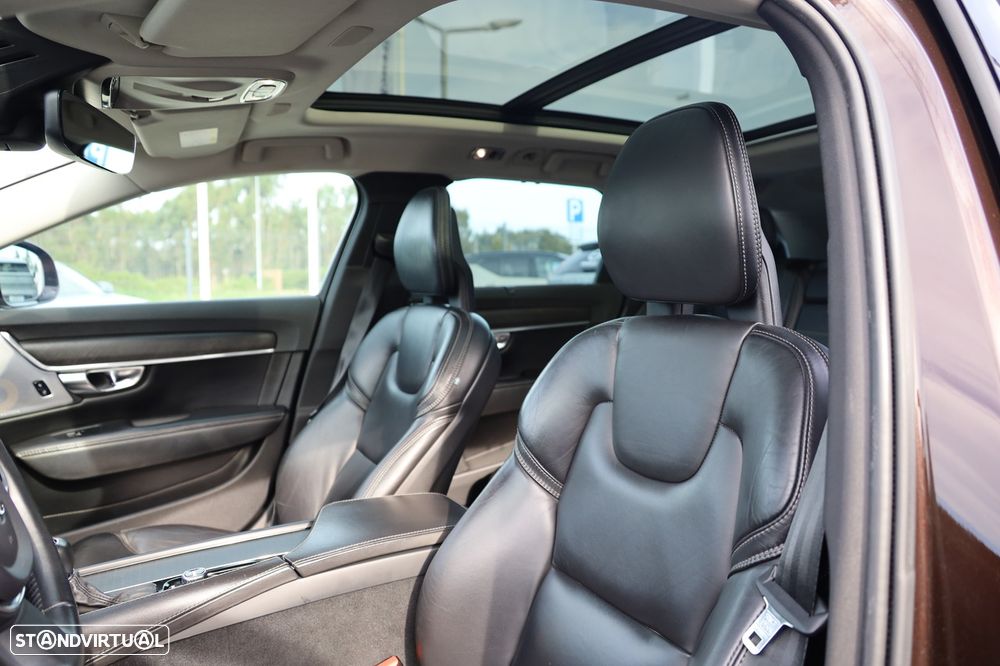 Volvo V90 Cross Country 2.0 D4 Pro AWD Geartronic - 23