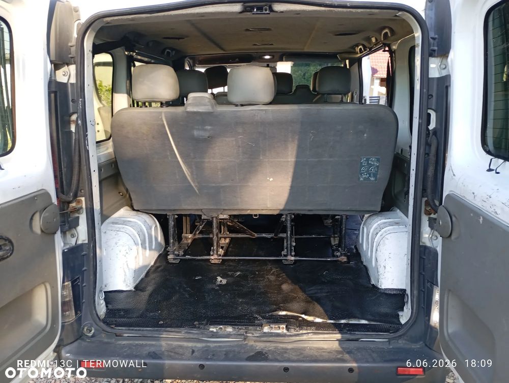 Renault Trafic Passenger - 12