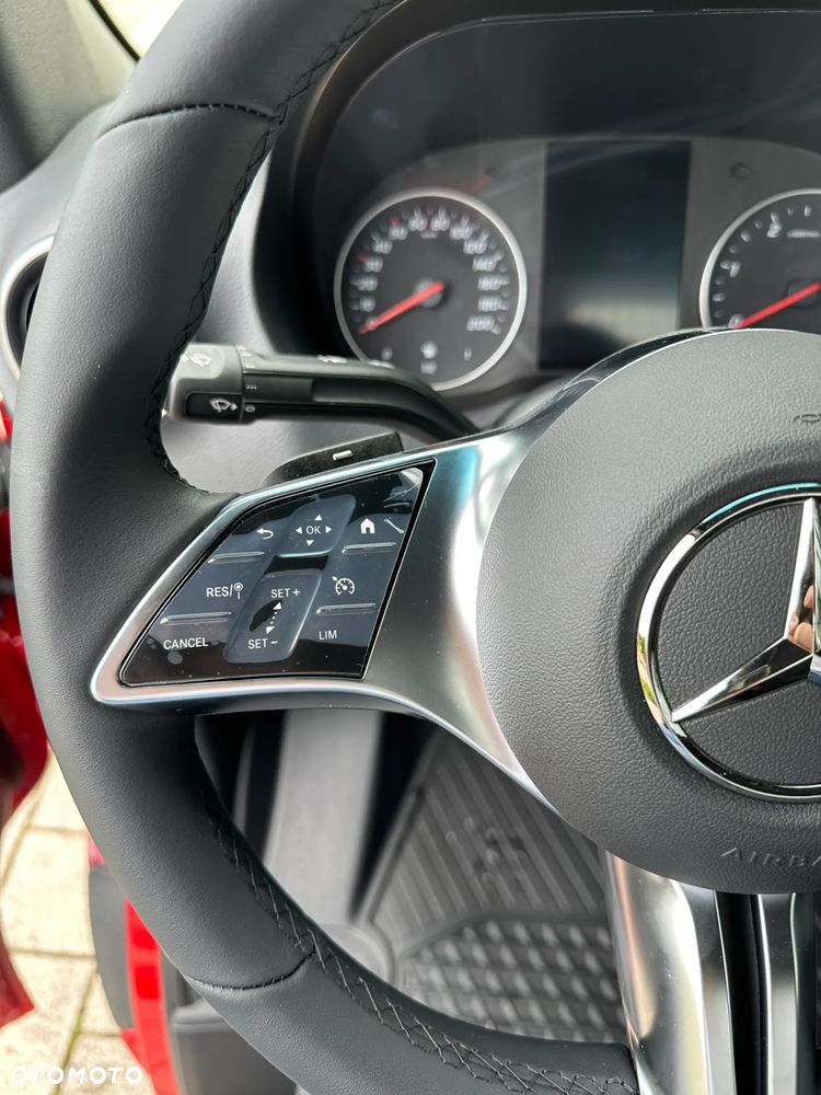 Mercedes-Benz Sprinter - 14