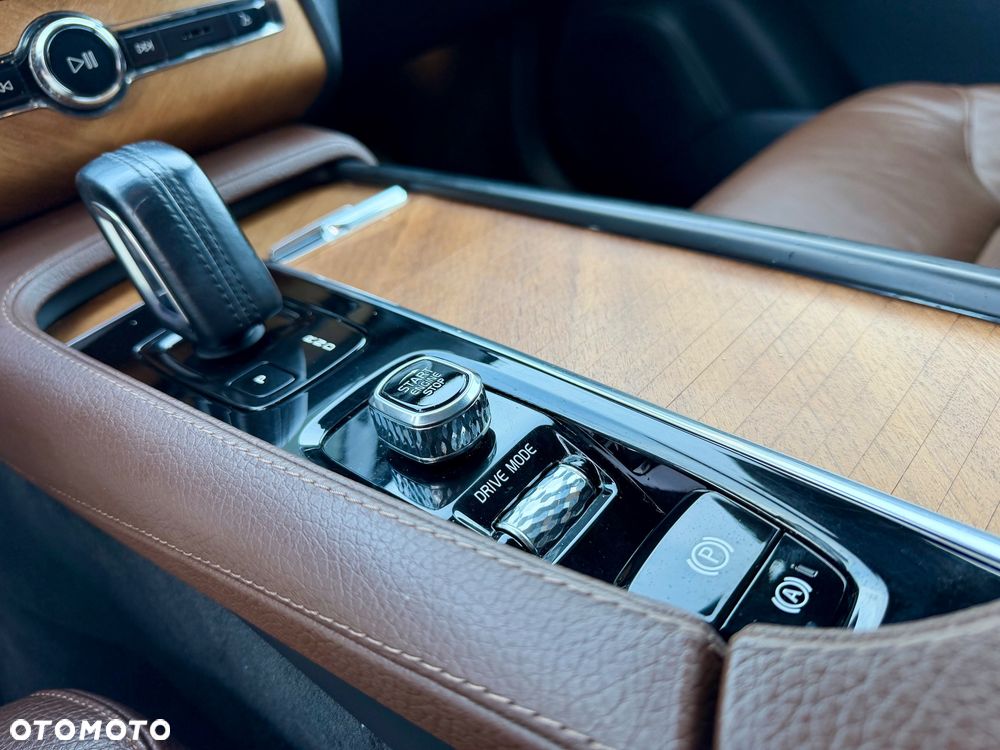 Volvo XC 90 B5 D AWD Momentum Pro - 23