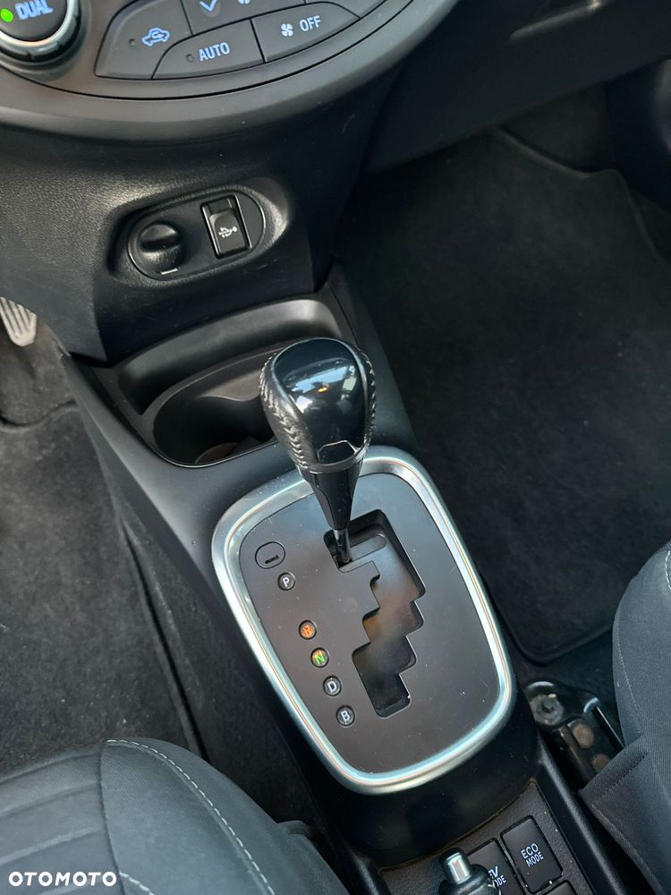 Toyota Yaris Hybrid 100 Premium - 5