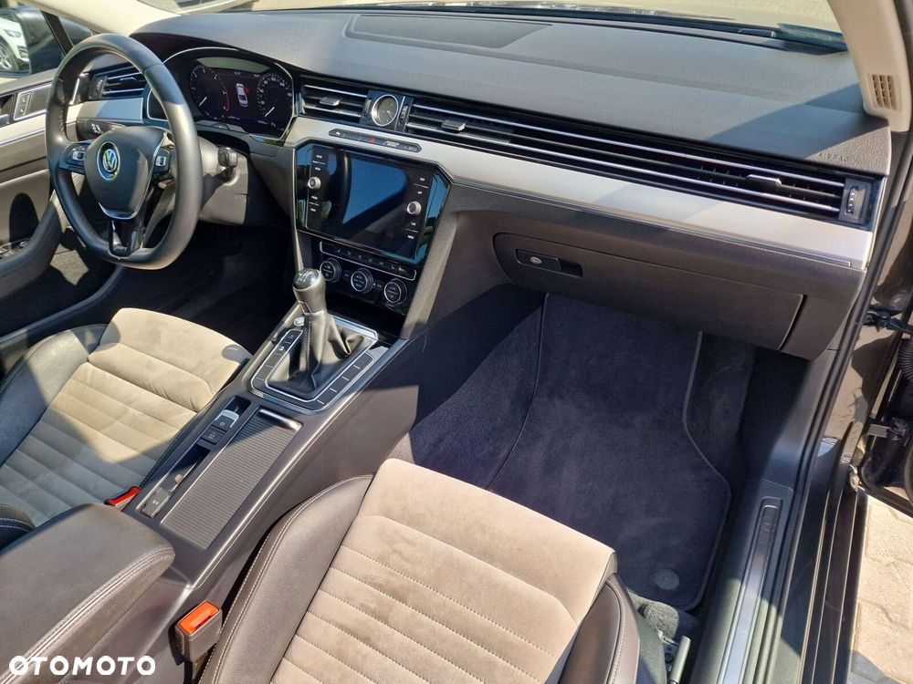 Volkswagen Passat 2.0 TDI SCR Highline - 31