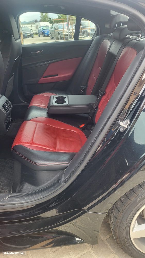 Jaguar XE - 10